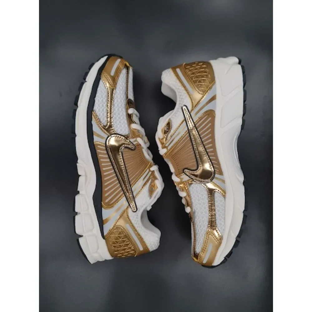 Nike Zoom Vomero 5 Metallic Gold (Women’s). SIZE 8 - HF7723-001